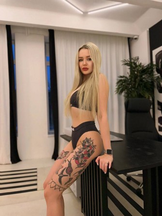 Самая узкая и влажная писечка ждет тебя. Желтые воды - изображение 1