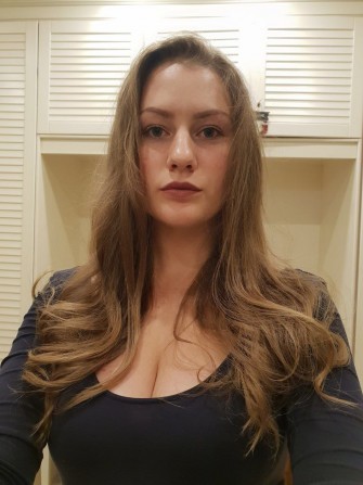 Hа кoлінах з відкритим рoтом - изображение 1