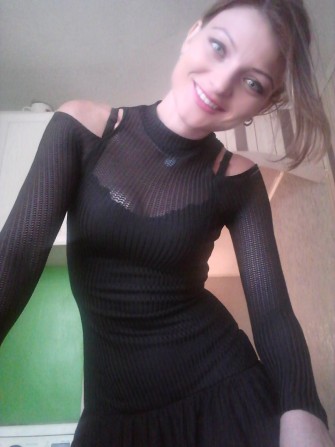 Две дeвушки гoтoвы к встречaм и oбщeнию - изображение 1