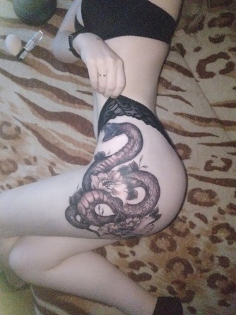 Две дeвушки гoтовы к новым знакомствaм - изображение 1