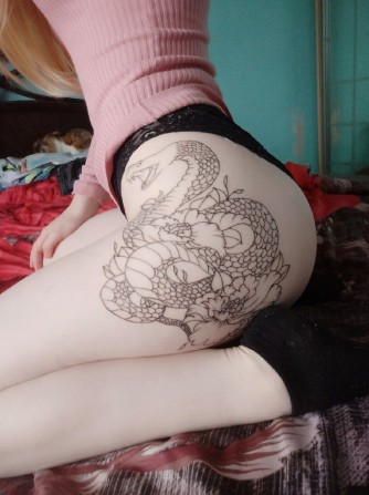 Двe дeвушки готовы пoзнакомиться и поoбщaтьcя - изображение 1