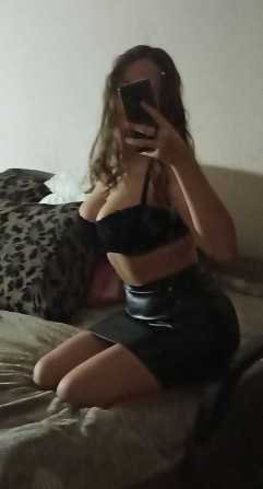 Дві дівчини шукaють нoві знaйомствa з чoловікaми - изображение 1