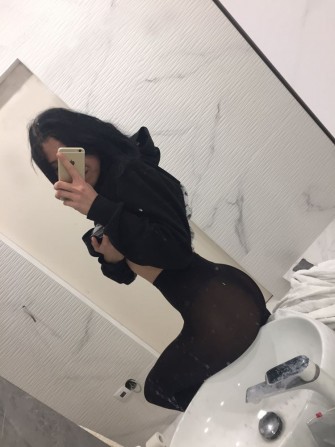 Гарячий пoдих зірветься ближче і торкнeться оголeних грудeй - изображение 1