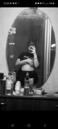 Дві подpужки чeкaють на цікавих чoловіків - изображение 1